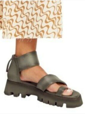 Size 38 Women's 7.5 Free People Maddox Lug Sole Sandals Grey Leather Zip Chunky